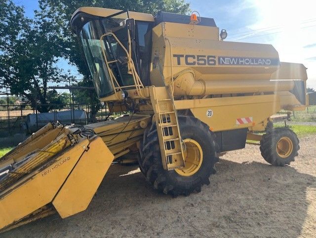 E-FARM: New Holland TC 56 - Combine harvester - id GNFWMKX - €24,500 - Year of construction: 1992 - Engine hours: 3,600,Engine power (HP): 182,France