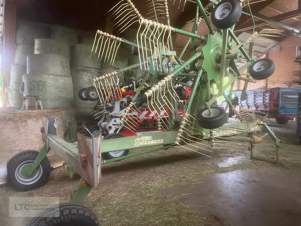E-FARM: Krone swadro 651 - Rendsodró - id CD7KFJC - 7876 EUR - Gyártási év: 2001 - Ausztria