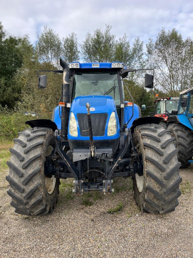New Holland TVT 155 Traktor