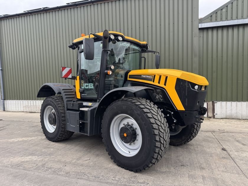 E-FARM: JCB Fastrac 4220 - Tractor - id TN1L8PP - 89.269 EUR - Anul: 2022 - Citeste ore: 4.233,Regatul Unit