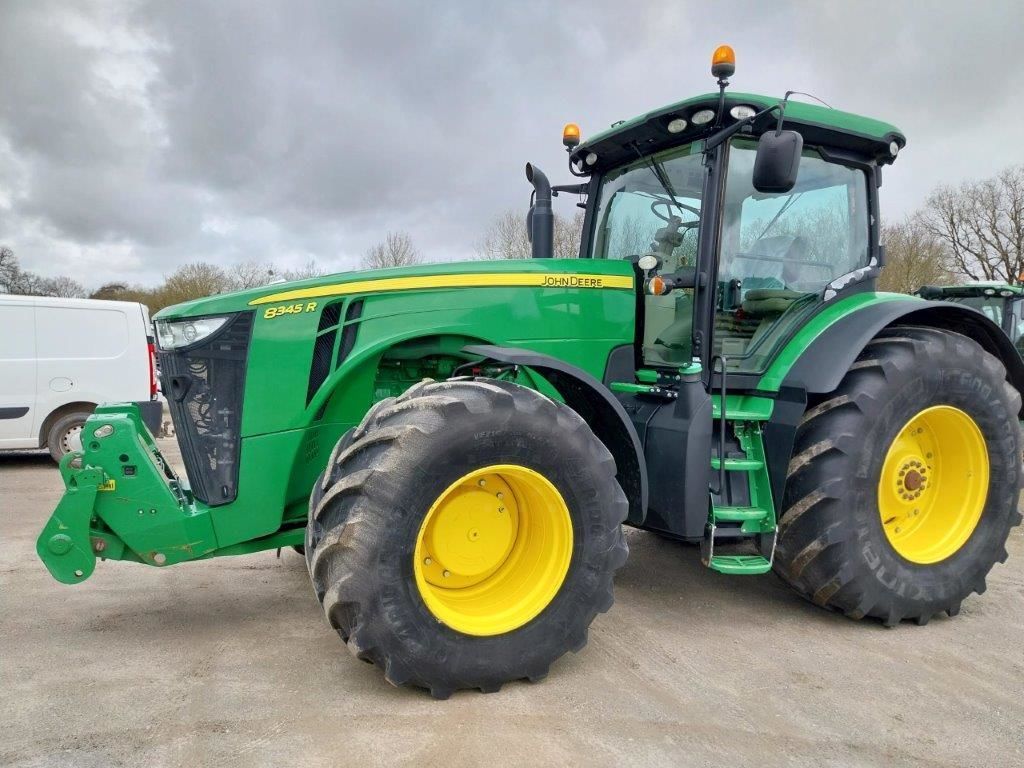 E-FARM: John Deere 8345 R - Tracteur - id 6WKBC4R - 165 000 € - Année: 2016 - Lecture du nombre d'heure: 3 340,Puissance du moteur (chevaux): 345,France