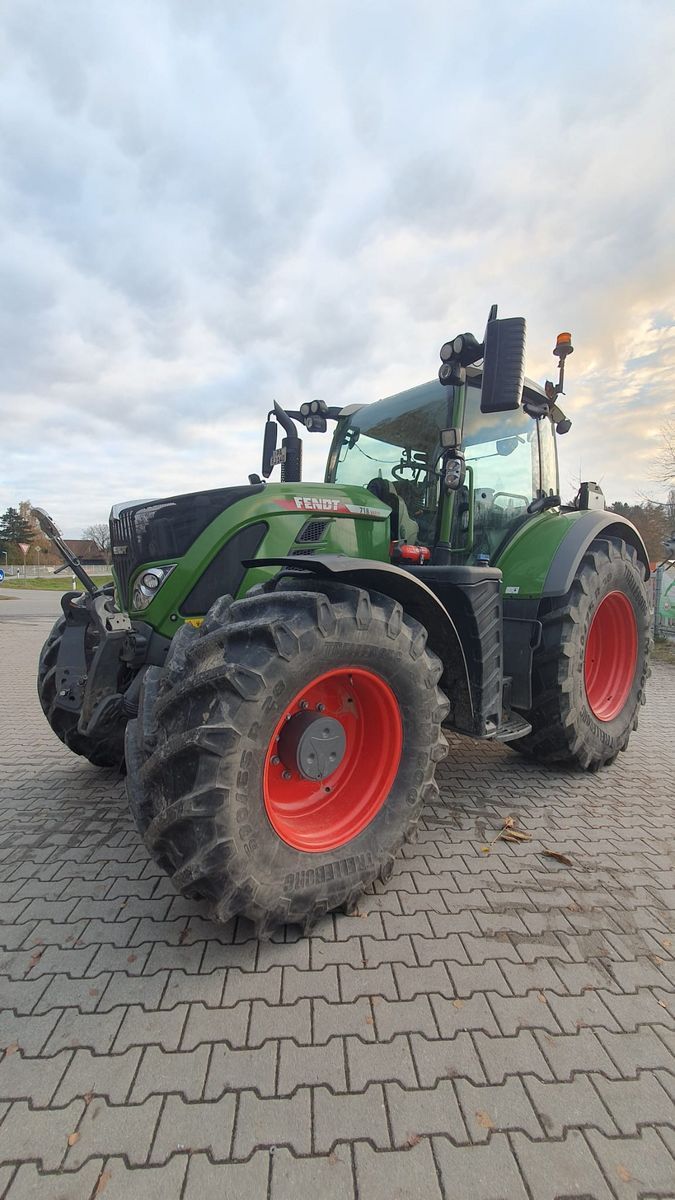 E-FARM: Fendt 718 Vario ProfiPlus - Traktor - id ZW5RPIE - 163.900 € - Baujahr: 2024 - Abgelesene Motorstunden: 1.000,Motorleistung (PS): 188,Deutschland