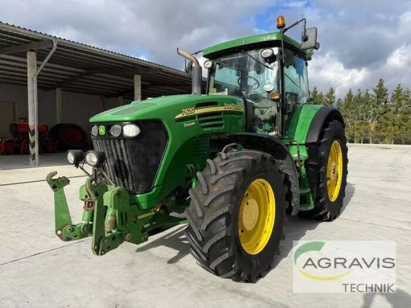 John Deere 7820 Tractor €49,900