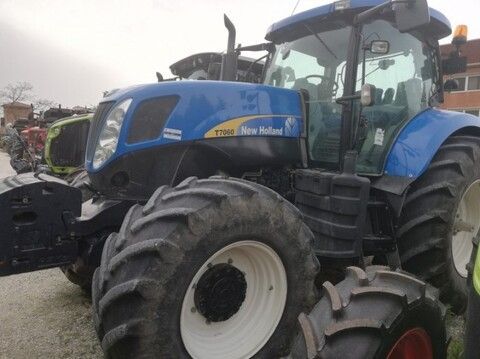E-FARM: New Holland T7060 - Tractor - id RKQPZHK - Año: 2009 - Potencia del motor: 250,Italia