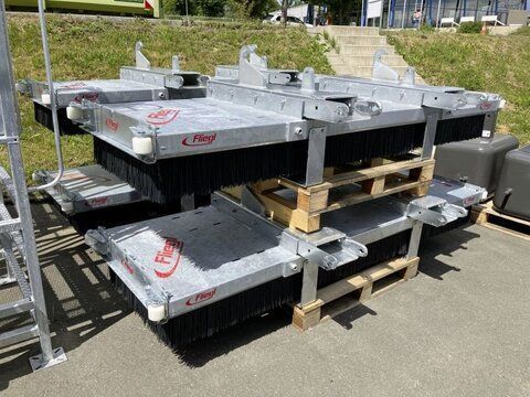 E-FARM: Fliegl kehrbesen löwe 2.500mm - Parts - id MH9LYGU - Year of construction: 2025 - Germany