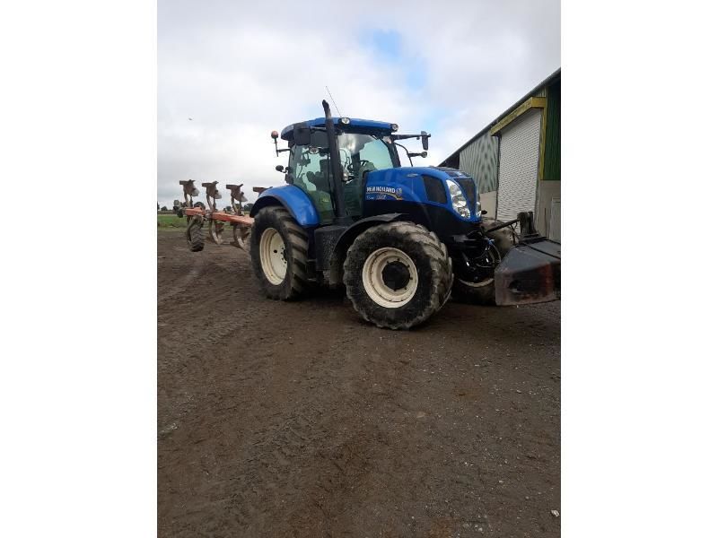 E-FARM: New Holland T7.200 - Tracteur - id JBRPD8V - 45 000 € - Année: 2012 - Lecture du nombre d'heure: 6 500,Puissance du moteur (chevaux): 180,France
