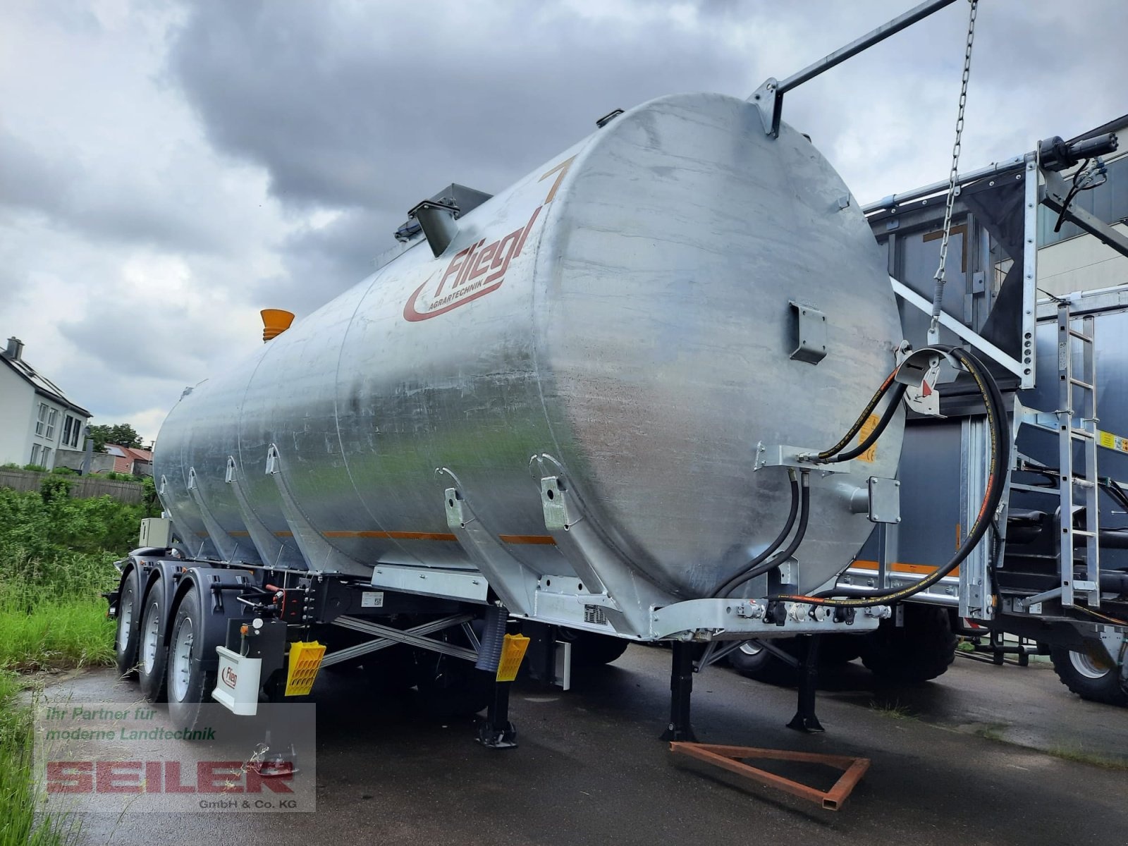 Fliegl stf 27.500 truck-line dreiachs 27,5m³ tanker €82,500