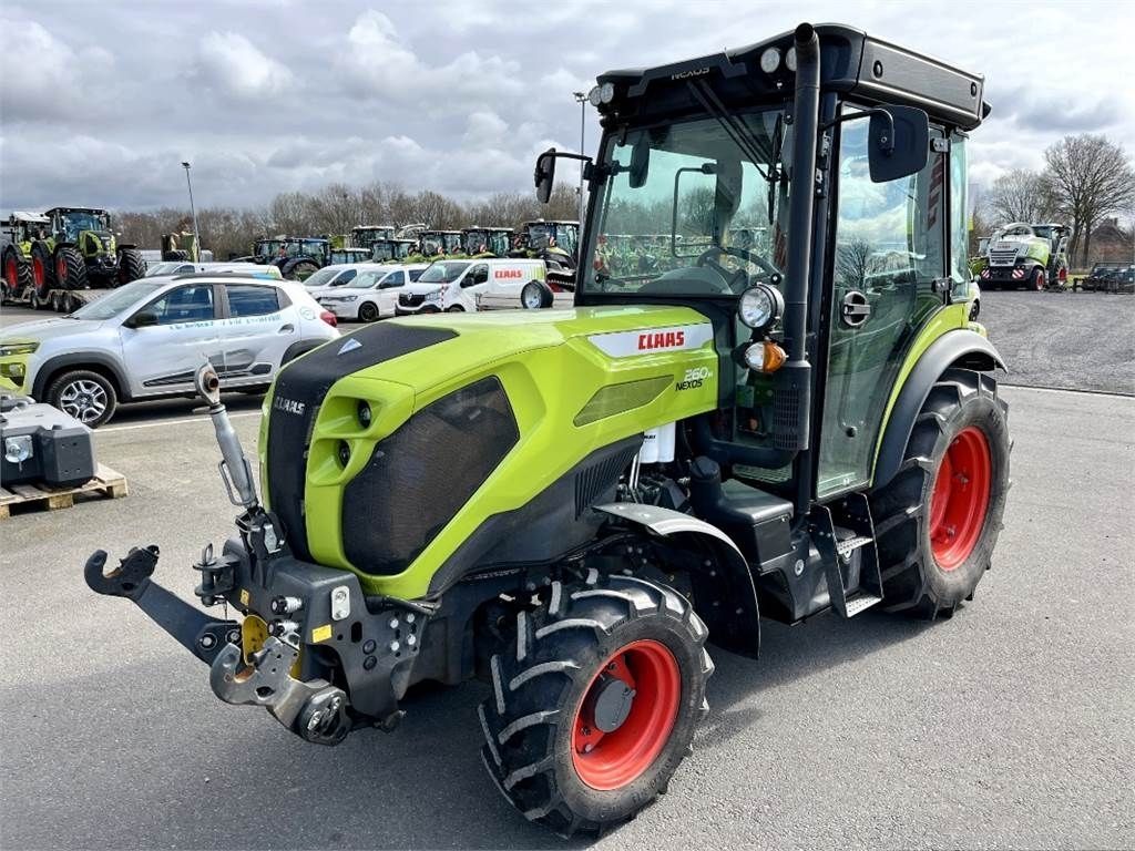 E-FARM: Claas nexos 260 m advanced, fkh + fzw, nur 907 h ! - Tractor - id ZM85JLK - €73,109 - Year of construction: 2023 - Engine hours: 907,Engine power (HP): 116,Germany