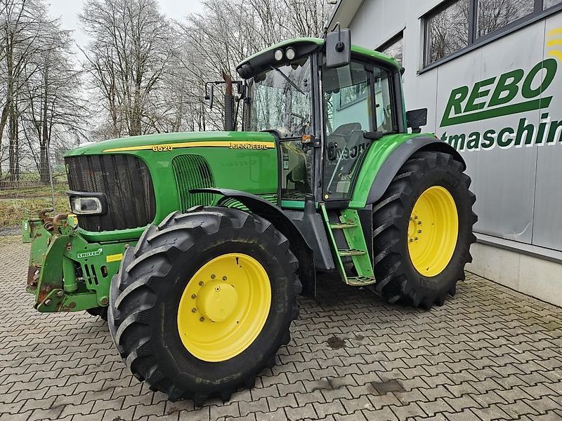 E-FARM: John Deere 6520 Premium - Trattore - id YWKZ85X - 38.900 € - Anno di costruzione: 2003 - Ore: 8.285,Potenza del motore: 110,Germania