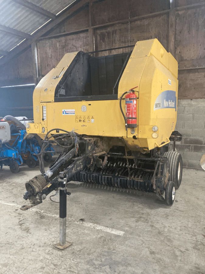 E-FARM: New Holland BR750 - Presse à balles - id HXCRKBT - 6 000 € - Année: 2007 - Balles produites: 15 000,France
