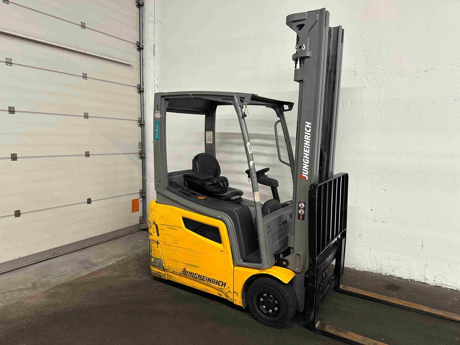 JUNGHEINRICH efg 216k - triplex 6 m - ss - batterie 2021 ! Carretilla elevadora 12.950 €
