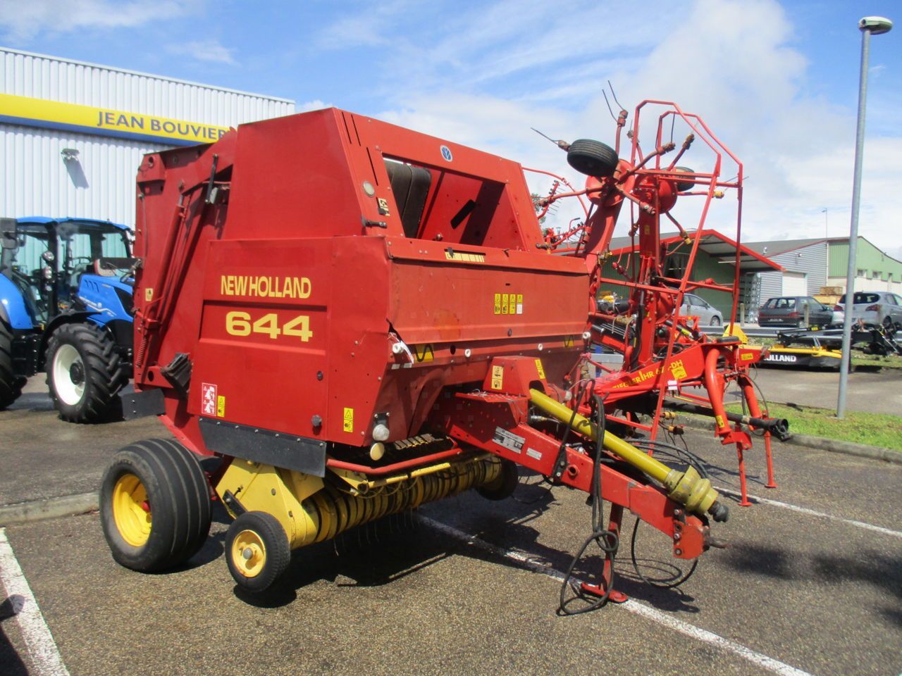 E-FARM: New Holland 644 - Presă de balotat - id EWQNCNU - 3.000 EUR - Anul: 1998 - Numărul total de baloți produși: 18.300,Franța