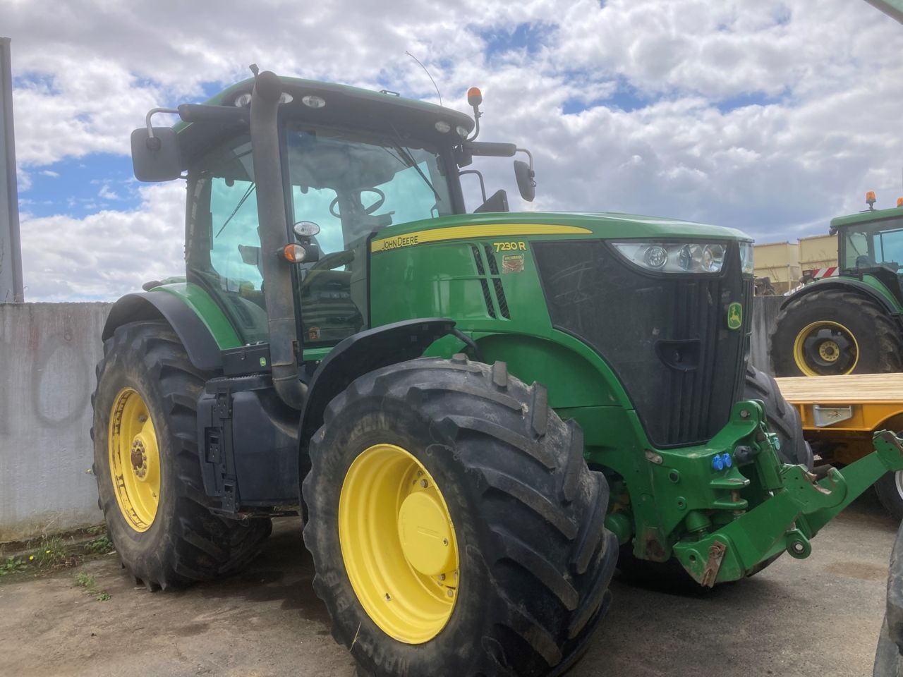 E-FARM: John Deere 7230 R - Tracteur - id PKDRVQD - 45 500 € - Année: 2013 - Lecture du nombre d'heure: 6 513,Puissance du moteur (chevaux): 230,France