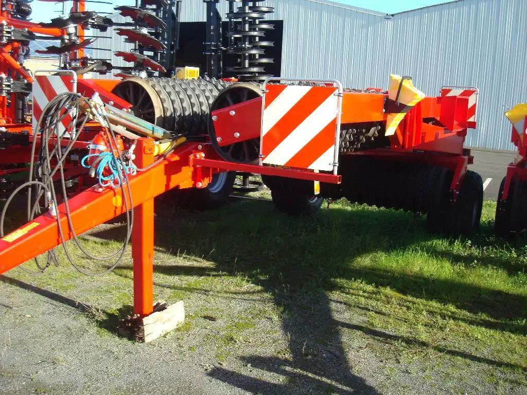 E-FARM: HE-VA tip roller 9.50m - Walze - id TSIBYDC - 23.000 € - Baujahr: 2022 - Frankreich