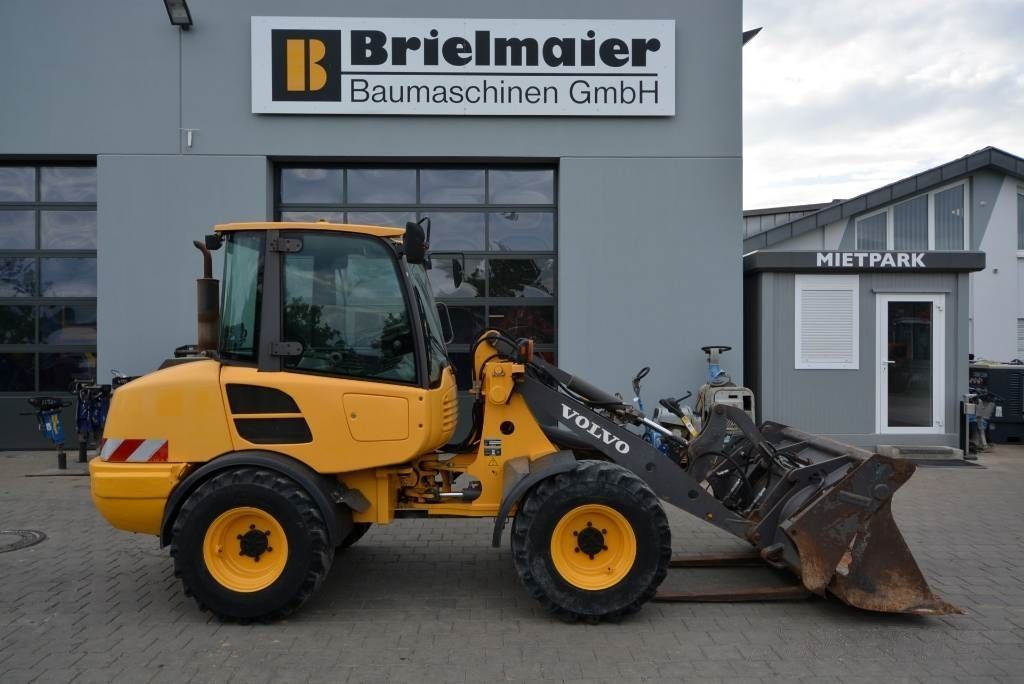 VOLVO l 25 f Wheel loader €29,500