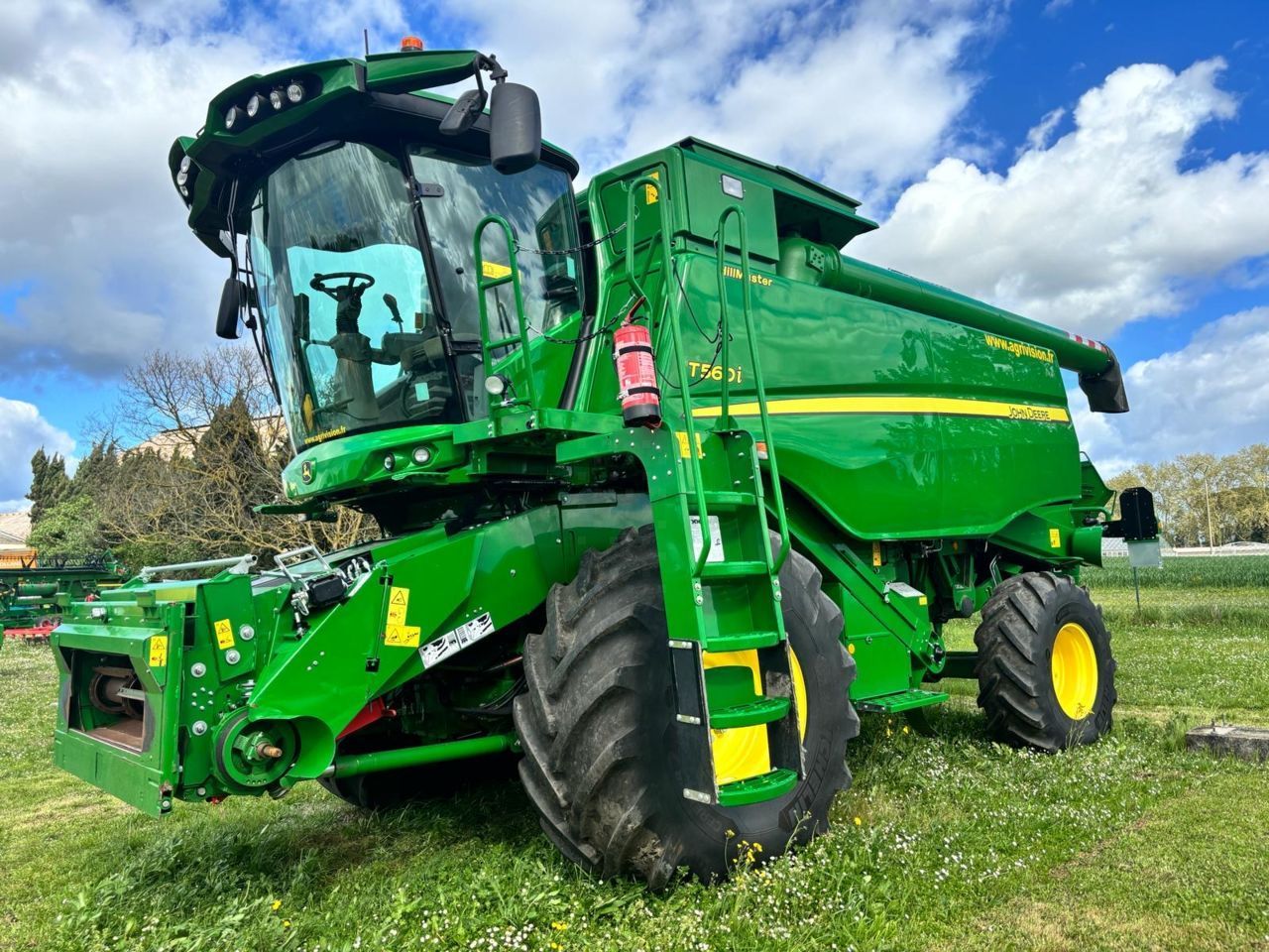 E-FARM: John Deere T 560 i - Cosechadora - id NMNSVKB - Año: 2023 - Horas: 440,Francia