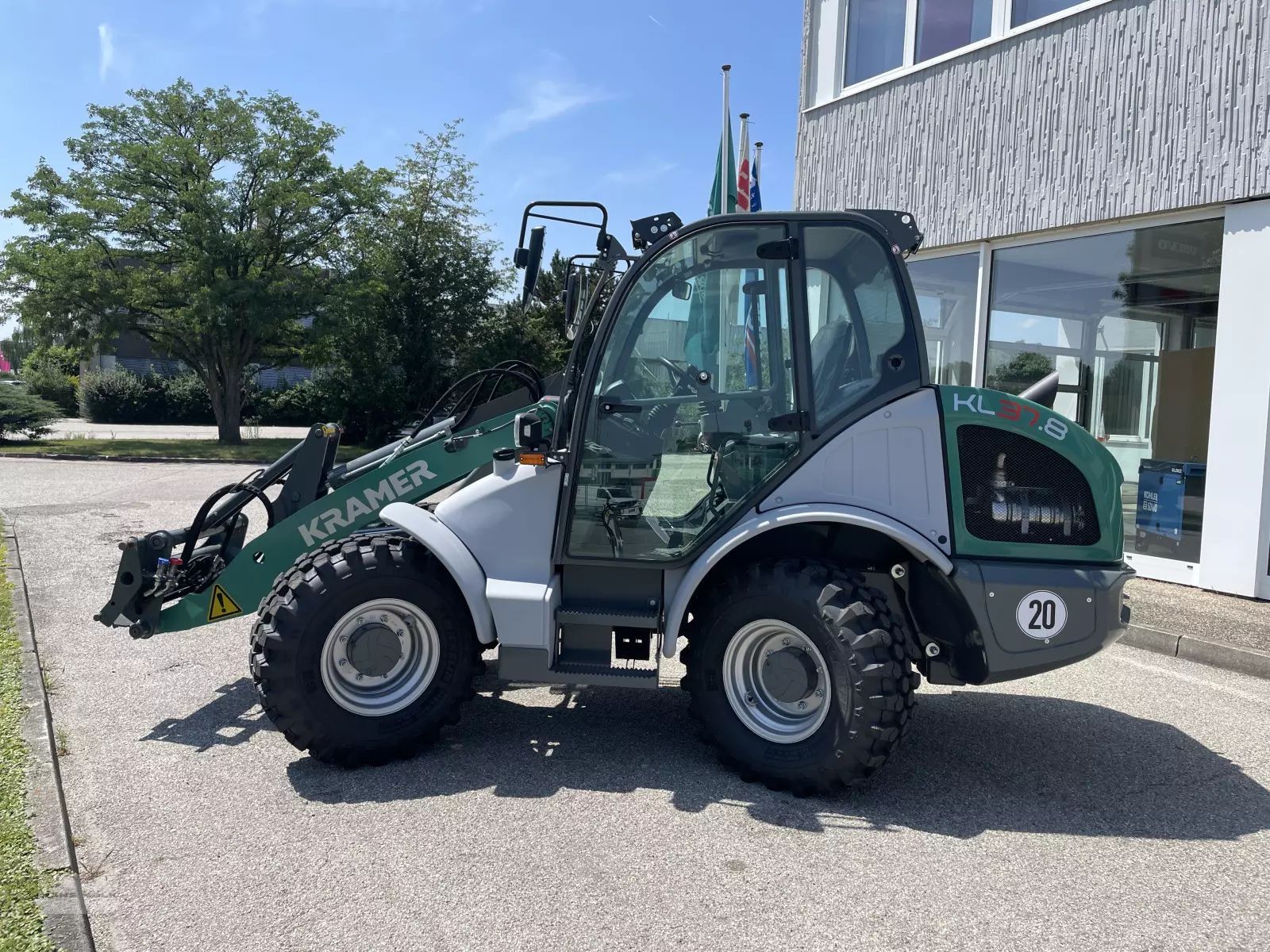 E-FARM: KRAMER KL37.8 - Gumikerekes homlokrakodó - id MJZPTEV - 62 800 EUR - Gyártási év: 2022 - Üzemóra (motor): 83,Motor teljesítménye (LE): 75,Németország
