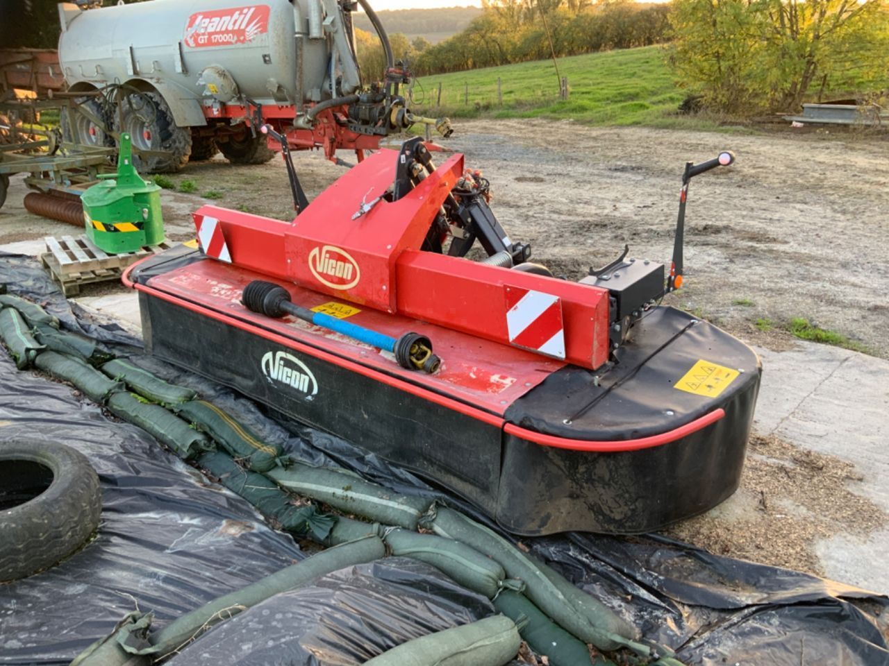 E-FARM: Vicon Extra 332 XF - Faucheuse - id U6GSJWF - 7 500 € - Année: 2021 - France