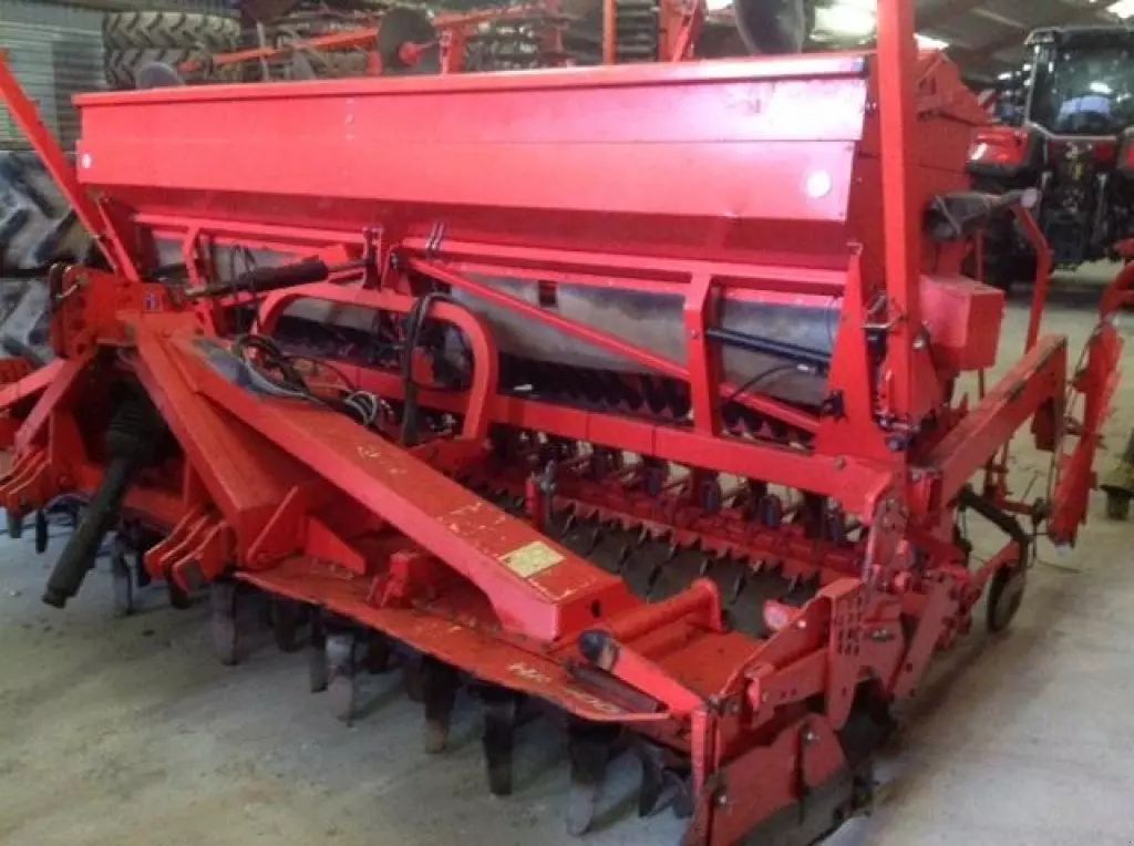 E-FARM: Kuhn 4m kuhn 4003d/integra m/skiveskær - Power harrow - id FLSG6ZG - €11,929 - Year of construction: 2010 - Denmark