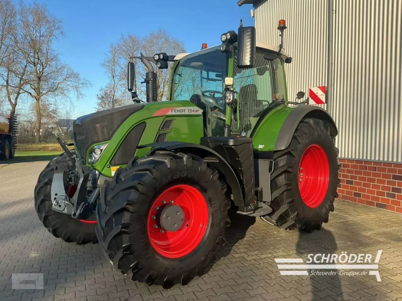 Fendt 724 Vario Profi+ Tractor €147,885