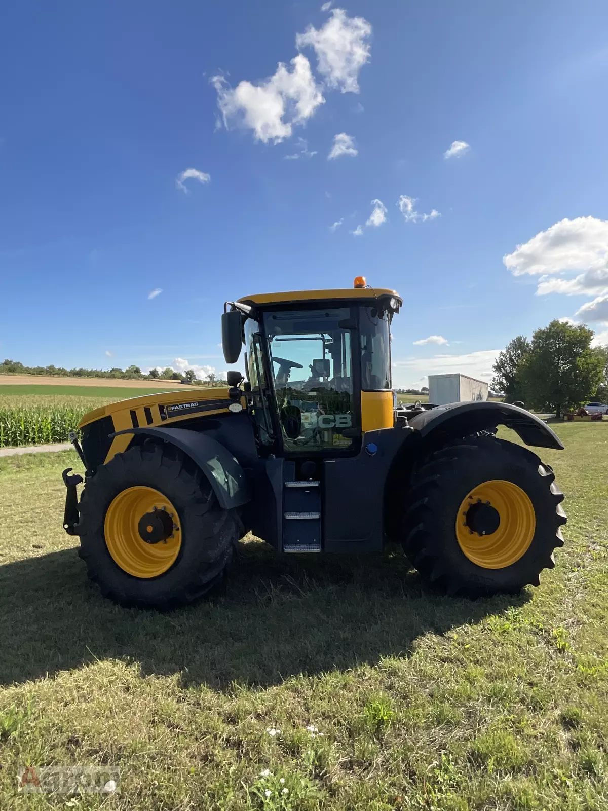 E-FARM: JCB Fastrac 4220 - Tractor - id HYSIBVK - €108,000 - Year of construction: 2019 - Engine hours: 3,011,Engine power (HP): 220,Germany