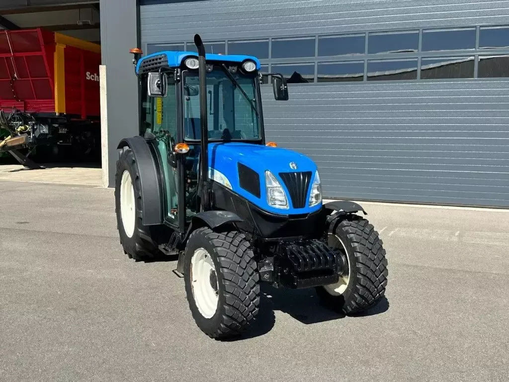 E-FARM: New Holland T4050 SuperSteer - Trattore - id QGDLMZL - Anno di costruzione: 2010 - Paesi Bassi