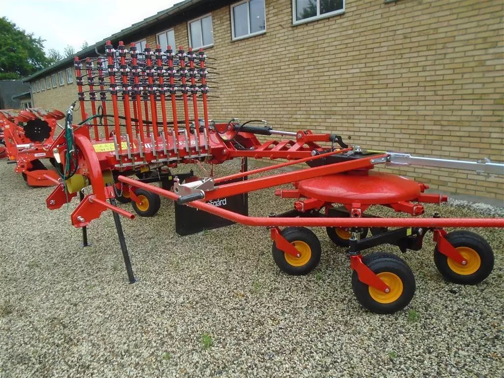 E-FARM: Fransgard bf-7000 - Rake - id J2WYQX6 - €12,712 - Year of construction: 2025 - Denmark