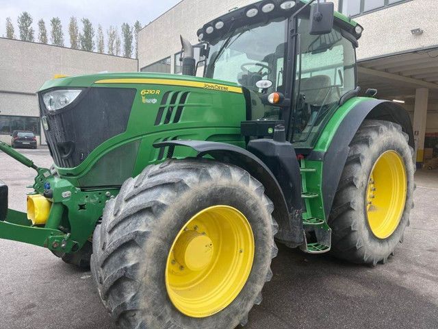 E-FARM: John Deere 6210 R - Traktor - id 3GJCSPR - 89.000 € - Baujahr: 2014 - Abgelesene Motorstunden: 6.713,Motorleistung (PS): 241,Italien
