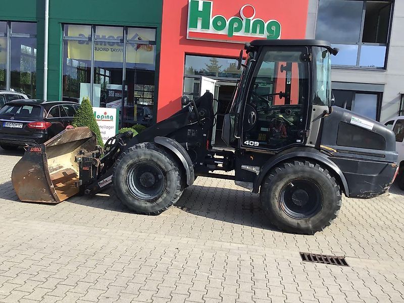 E-FARM: JCB 409 - Chargeuse sur pneus - id ANVZDRR - 31 000 € - Année: 2018 - Lecture du nombre d'heure: 2 960,Allemagne