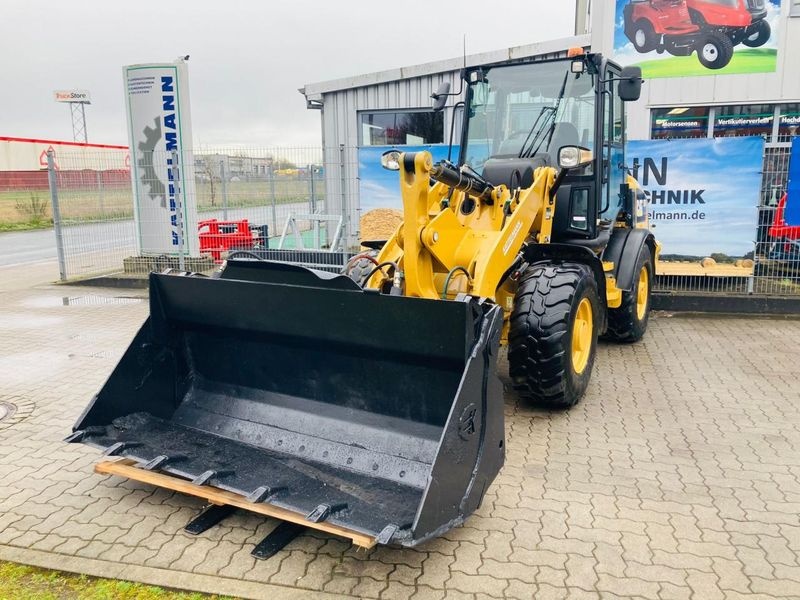 Caterpillar 907 m compactloader €37,300