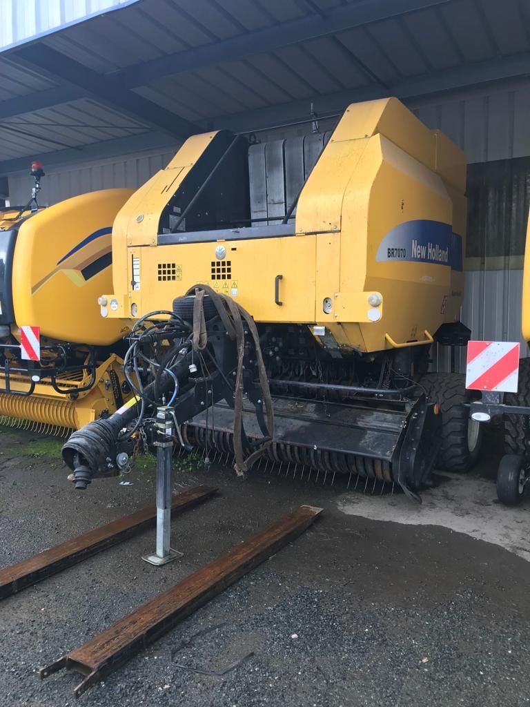 E-FARM: New Holland BR7070 Crop Cutter - Empacadora - id EXNKQJX - 12.000 € - Año: 2012 - Las balas producidas: 22.000,Francia