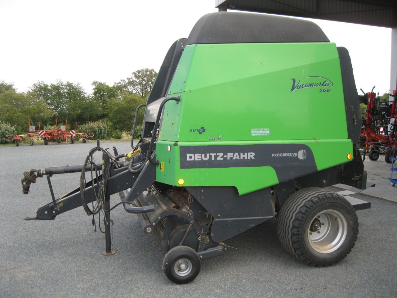 E-FARM: Deutz-Fahr VariMaster 560 - Lis - id AICDSLQ - 15 000 € - Rok výroby: 2010 - Celkový počet vyrobených balíků: 10 500,Francie