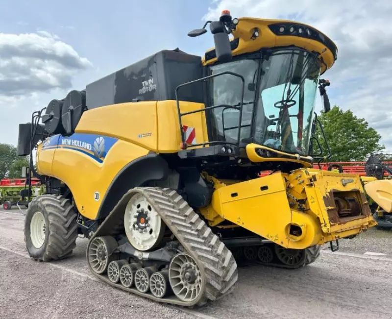 E-FARM: New Holland cr 10.90 st - Combine harvester - id XNXRRBZ - Year of construction: 2017 - Engine hours: 1,698,Engine power (HP): 598,Germany