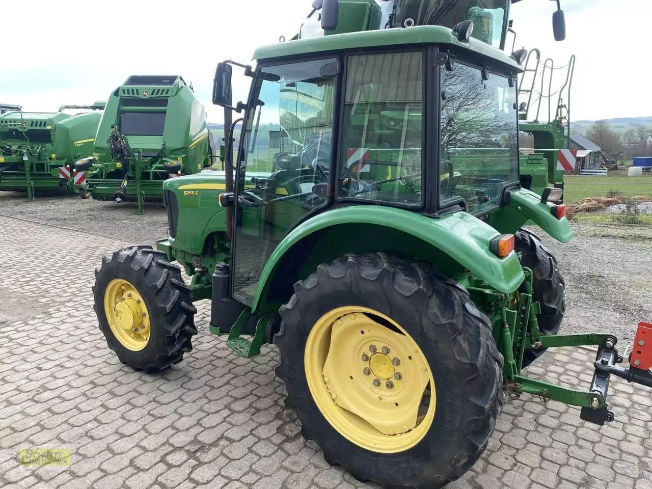 E-FARM: John Deere 5055 E - Tractor - id XYAQYPD - €25,084