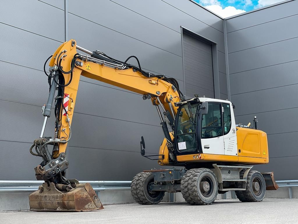 Liebherr a 918 litronic Wheeled excavator €72,800