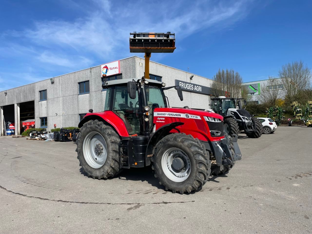 E-FARM: Massey Ferguson 7718S - Tractor - id PM7IHKW - 79.000 EUR - Anul: 2021 - Citeste ore: 3.900,Muterea motorului: 180,Franța