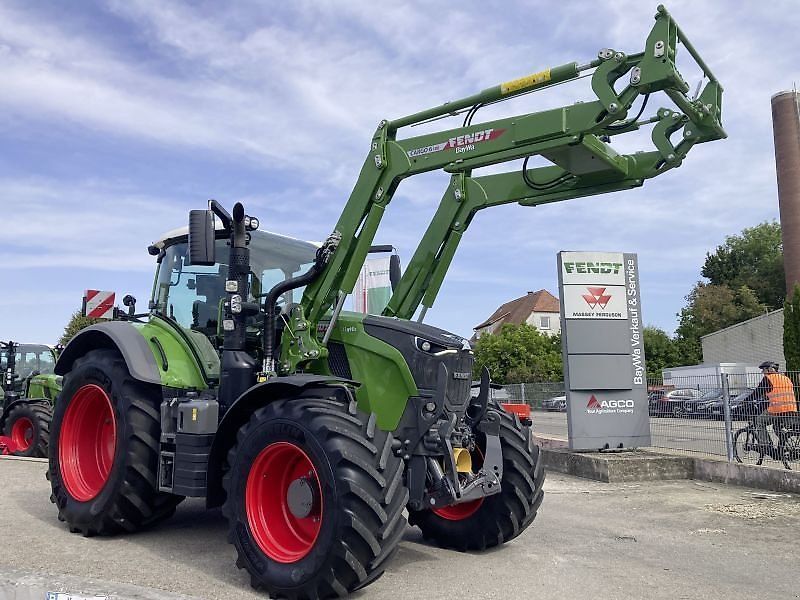 E-FARM: Fendt 728 Vario ProfiPlus - Tractor - id QYUZBWB - €257,000 - Year of construction: 2023 - Engine hours: 1,312,Engine power (HP): 305,Germany