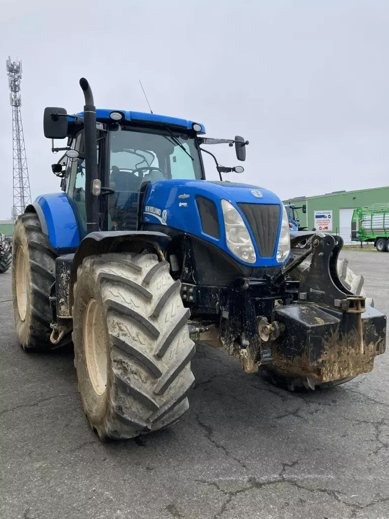 E-FARM: New Holland T7.260 - Tractor - id ZLSZVMH - €70,000 - Year of construction: 2014 - Engine hours: 4,552,Engine power (HP): 234,France