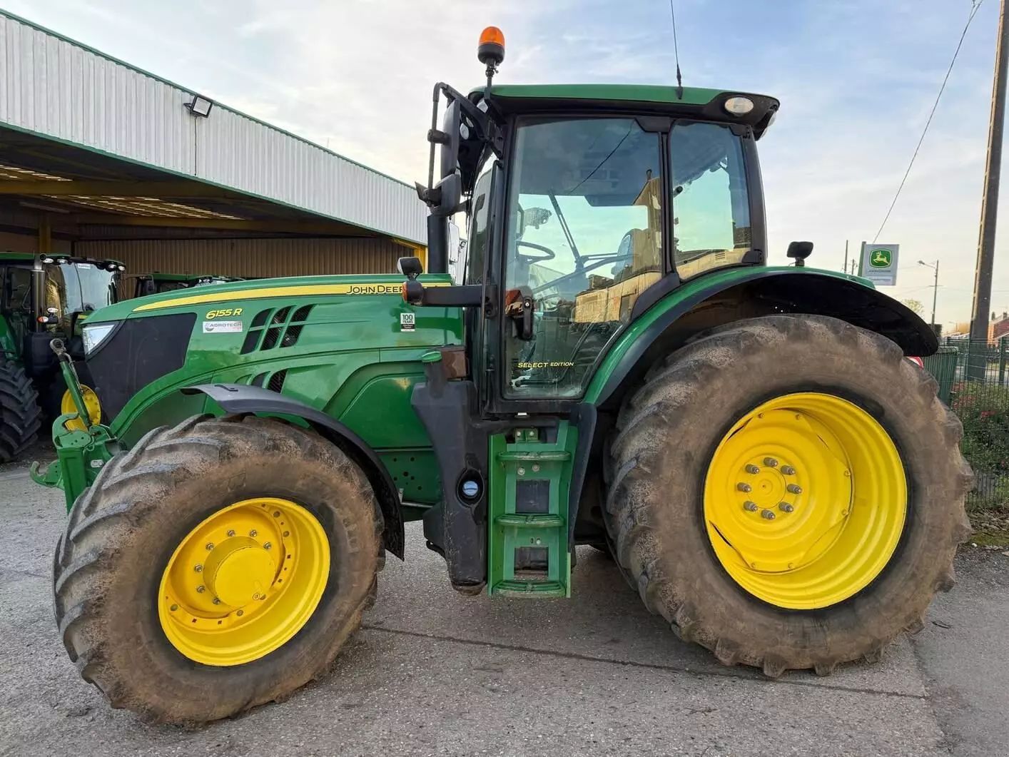 E-FARM: John Deere 6155 R - Traktor - id QT3VC86 - 85 000 € - Rok produkcji: 2018 - Motogodziny: 4615,Moc silnika: 155,Francja