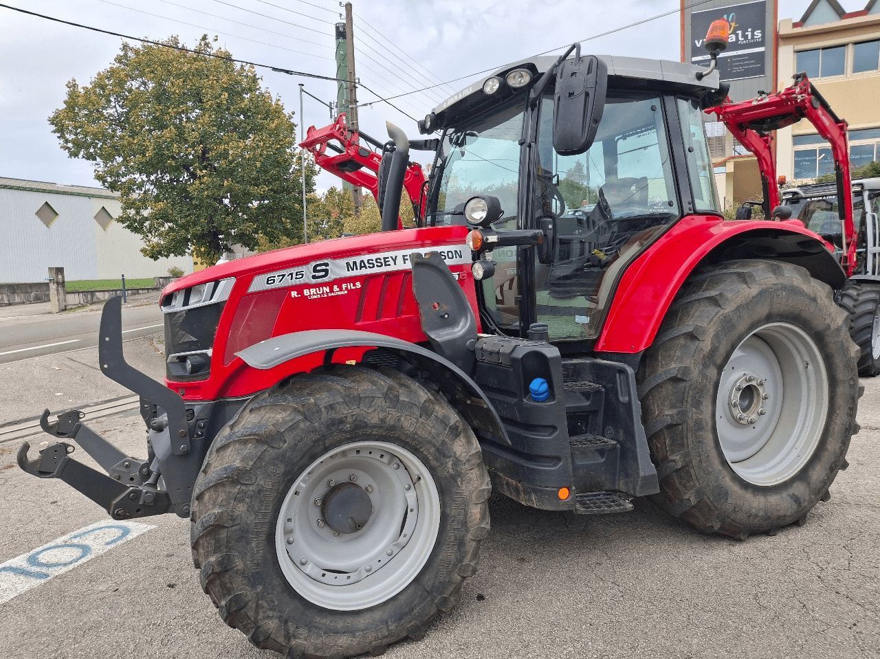 E-FARM: Massey Ferguson 6715S Dyna-6 - Tractor - id 3C2DB1Z - 86.000 € - Año: 2020 - Horas: 3275,Potencia del motor: 150,Francia
