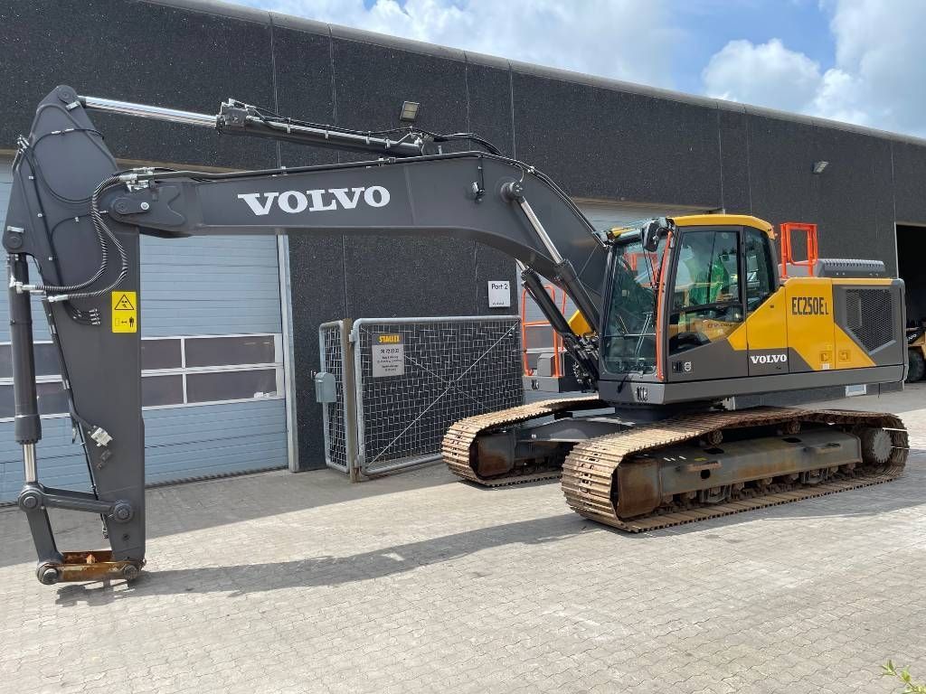 VOLVO ec250e Crawler excavator