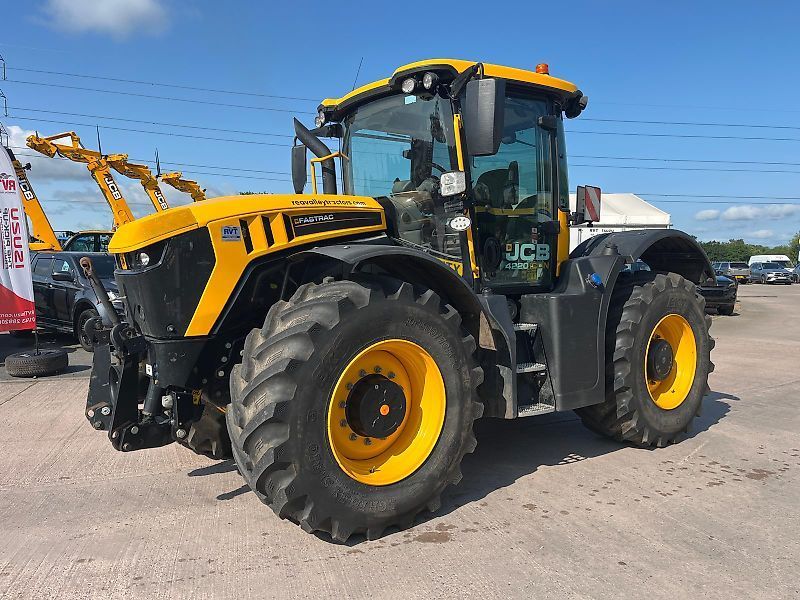 E-FARM: JCB 4220 - Tractor - id AIIF7TM - Año: 2023 - Horas: 1571,Reino Unido