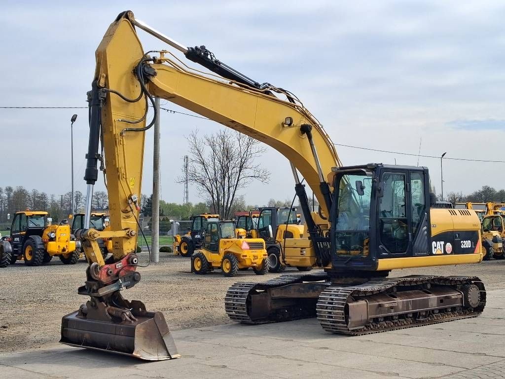 Caterpillar 320 d l Excavadora de orugas 43.683 €