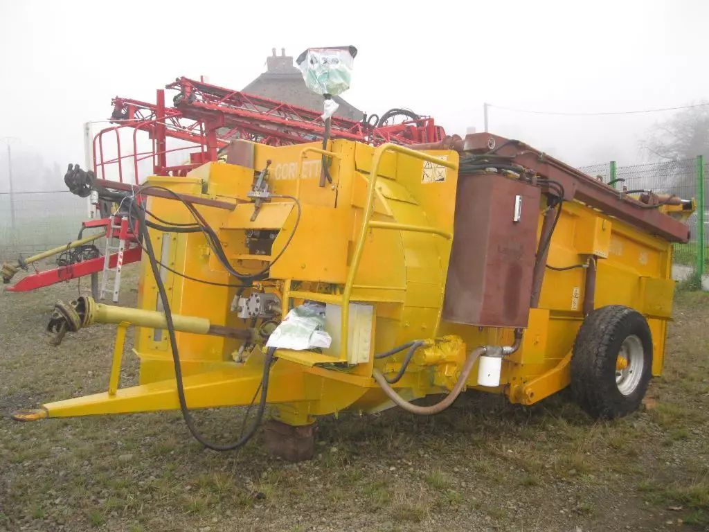 E-FARM: sonstige corvette 450 - 4,5m3 trémie - Silage cutter and feeder - id QK5KBJT - €6,000 - Year of construction: 1998 - France