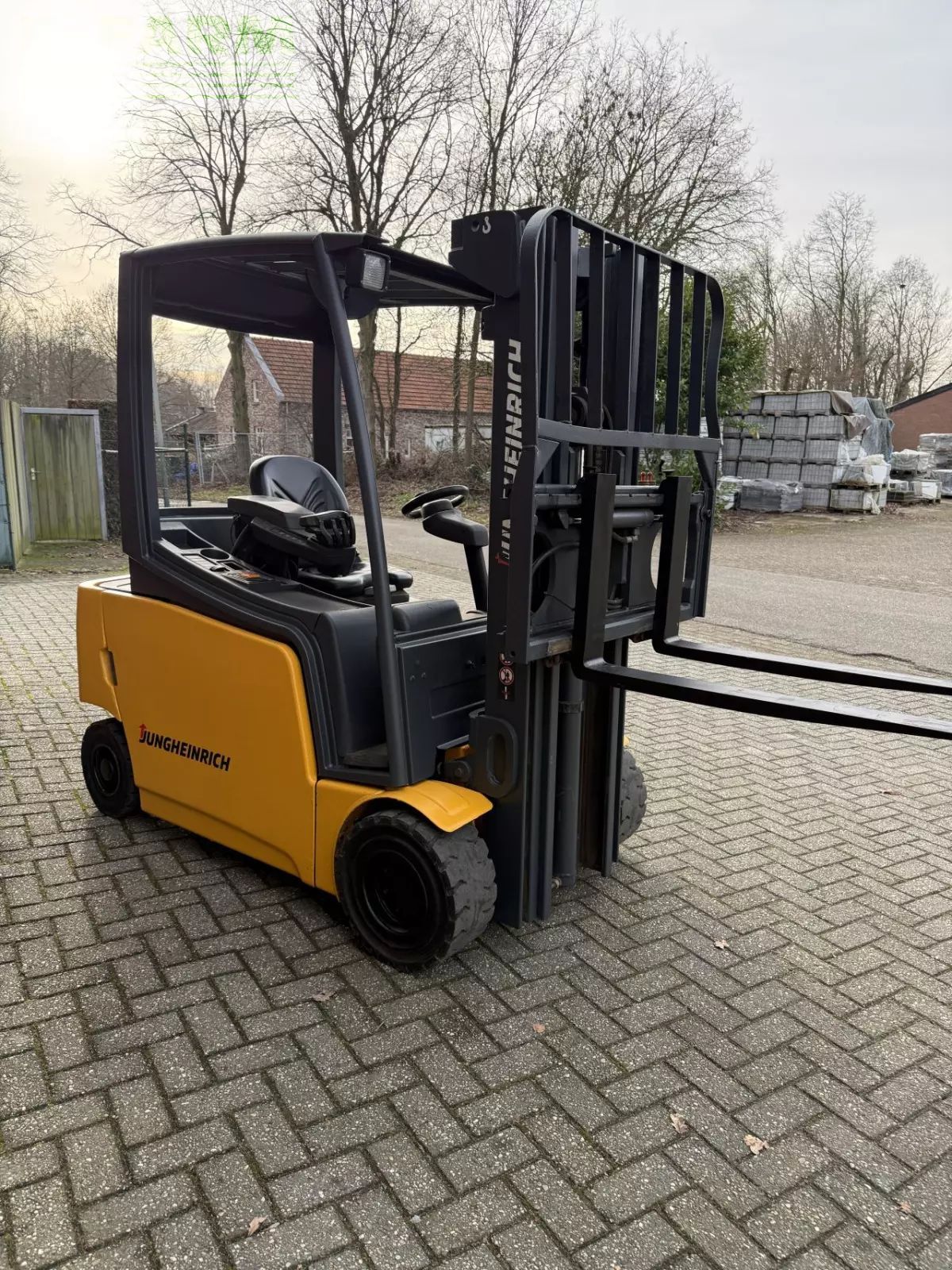JUNGHEINRICH efg320 Maszt sztaplowy 6500 €