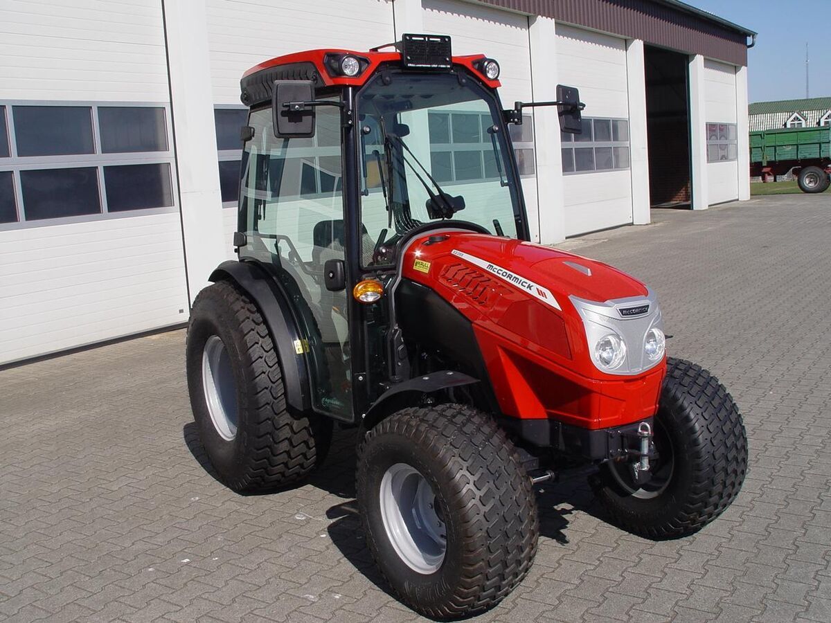 E-FARM: McCormick X2.055 - Traktor - id 5ETEBID - 29.411 € - Abgelesene Motorstunden: 23 - Motorleistung (PS): 51,Deutschland