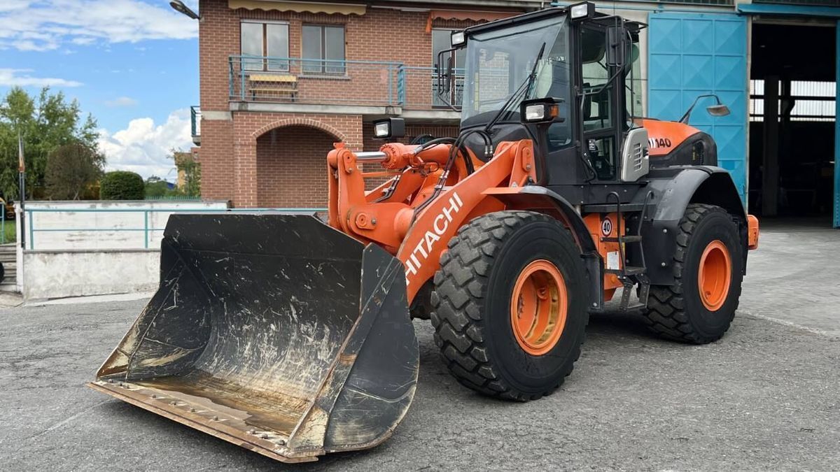 E-FARM: Hitachi zw140-5b - Chargeuse sur pneus - id EYAZZZ9 - 89 000 € - Année: 2016 - Lecture du nombre d'heure: 4 037,Italie