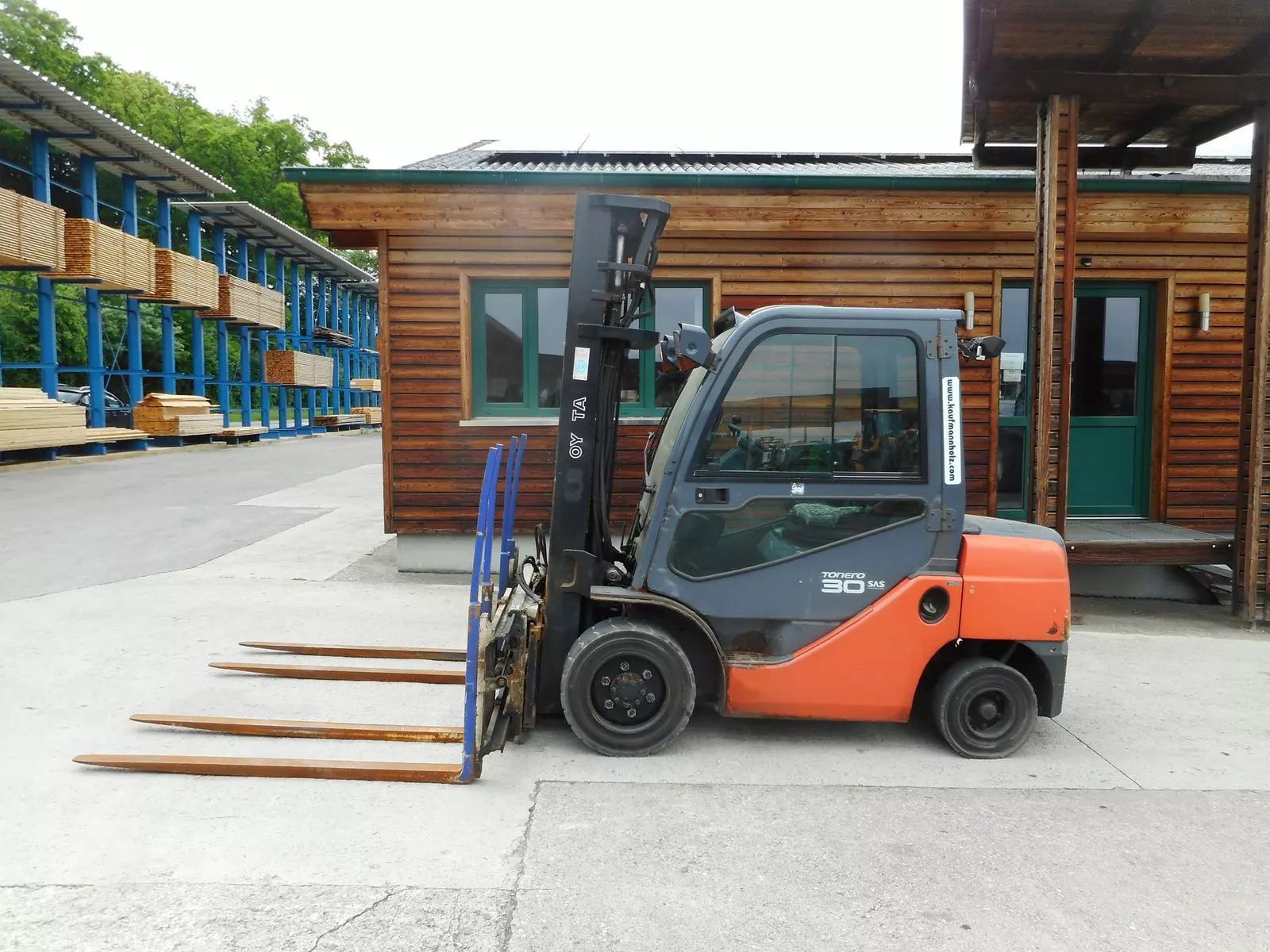 E-FARM: TOYOTA 02-8fdf30 triplex 5,5m + ss + doppelpalettengabe - Chariot élévateur - id FAFSNFH - 12 900 € - Année: 2011 - Lecture du nombre d'heure: 8 217,Autriche