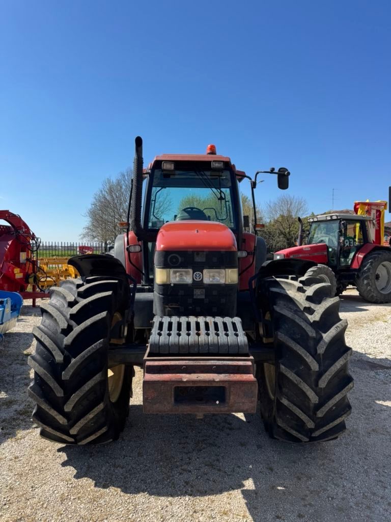 New Holland M 160 Traktor