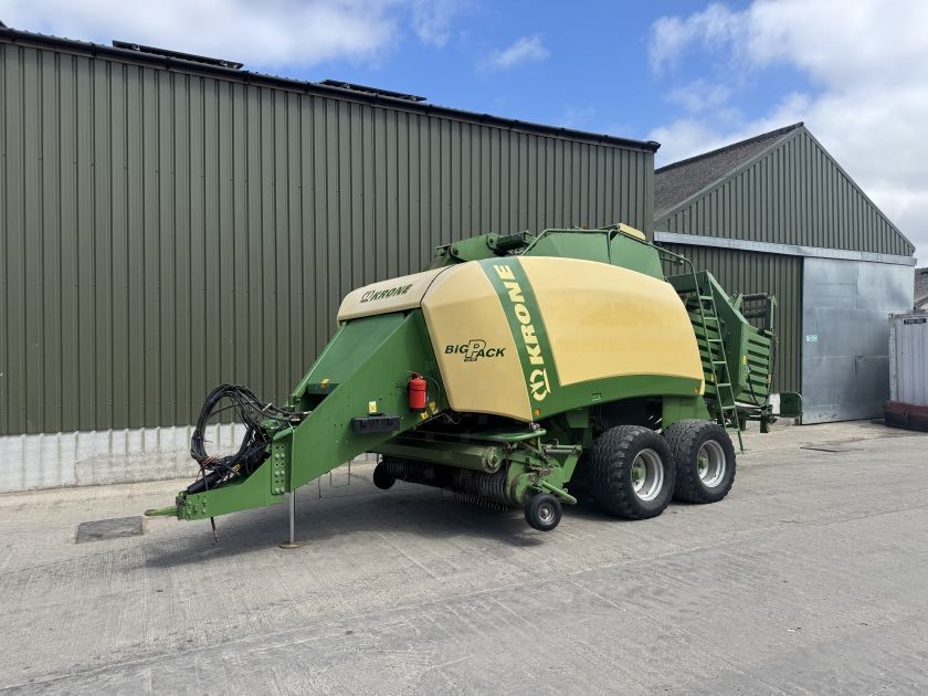 E-FARM: Krone Big Pack 12130 - Ballepresser - id 8WMKJNQ - 26.106 € - Produktionsår: 2007 - Storbritanien